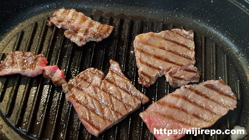 ニトリ 蒸し焼きグリルパン　カルビを焼く２