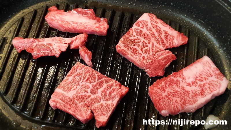 ニトリ 蒸し焼きグリルパン　カルビを焼く１