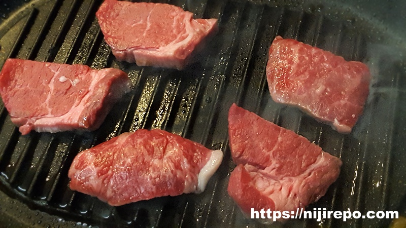 ニトリ 蒸し焼きグリルパン　赤身を焼く１