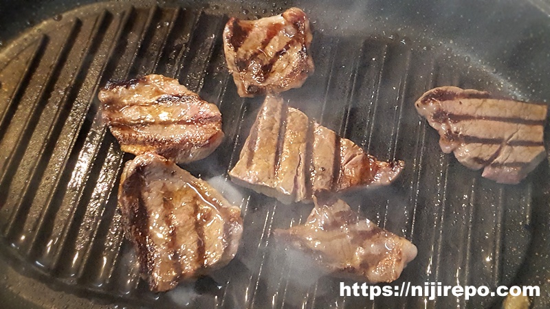 ニトリ 蒸し焼きグリルパン　イチボを焼く２