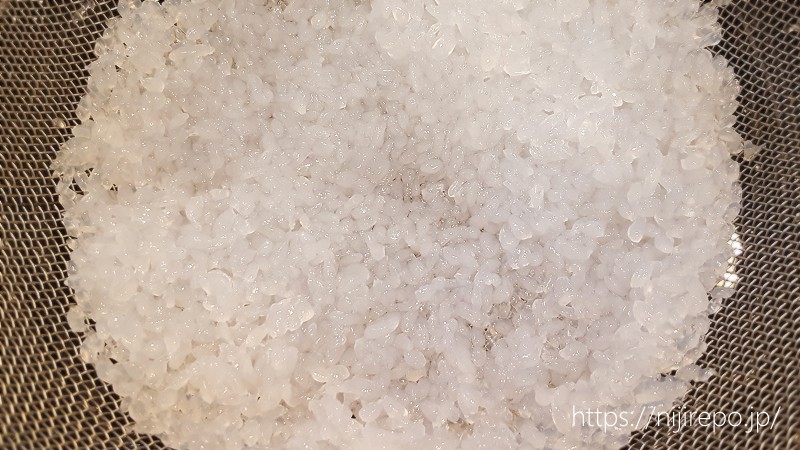 上原本店 ライスこんにゃく 水切りしてサッと洗う