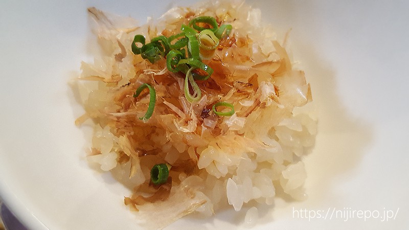 レンチンゼンライス かつおぶしとネギをトッピング